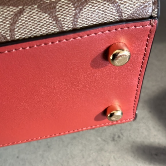 Coach Lane Carryall - Picture 10 of 15